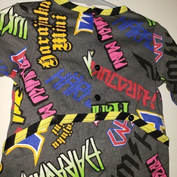 HARAJUKU MINI BY GWEN STEPHANI GRAFITTI PRINT BABY ONE PIECE SIZE 9 MONTHS NWT - Picture 5 of 6